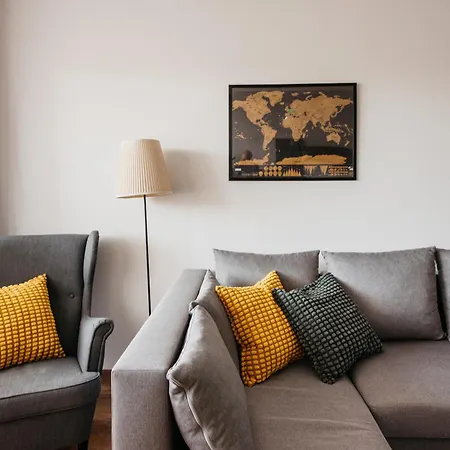 2-room With Garage And Air Conditioning In The Center דירה *