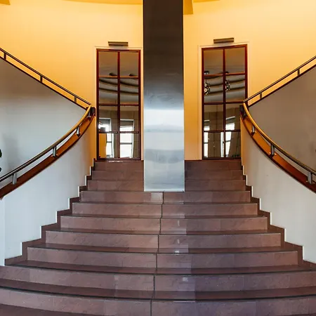 2-room With Garage And Air Conditioning In The Center *